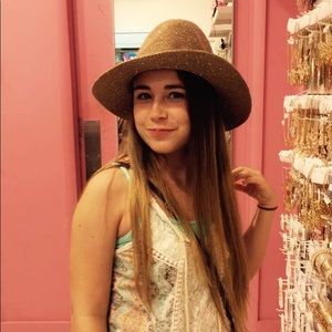 Meet your Posher, Christen